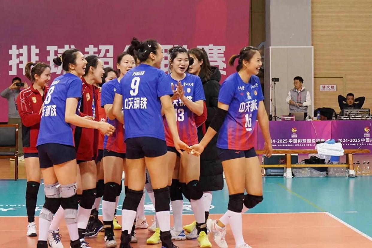 中国女排轻松击败海港晋级半决赛，竞技爆发！